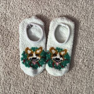 Old Navy Cream Fuzzy No-Show Socks with Festive Wreath Dog